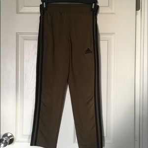 Adidas Boys size 8 Athletic jogger